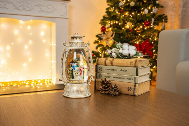 LED vianočný lampáš so snehuliakom a trblietkami MagicHome Retro,biely